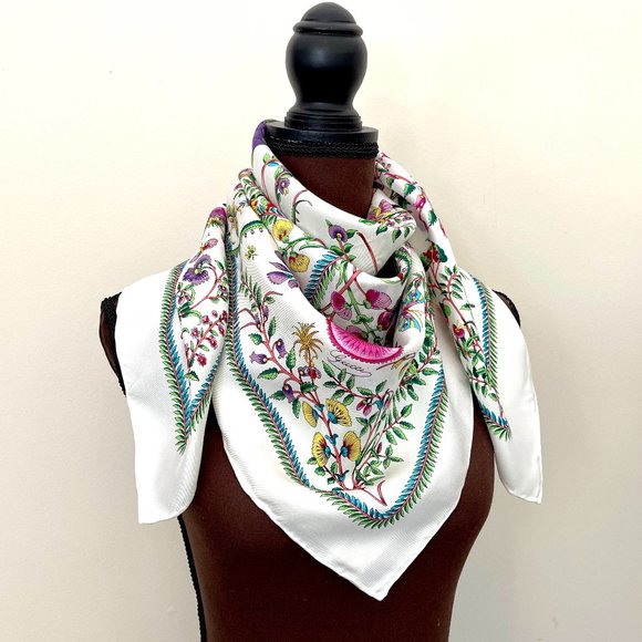 Display # 2 Gucci Scarf Classic Floral Print Silk Wrap - Picture 12 of 15